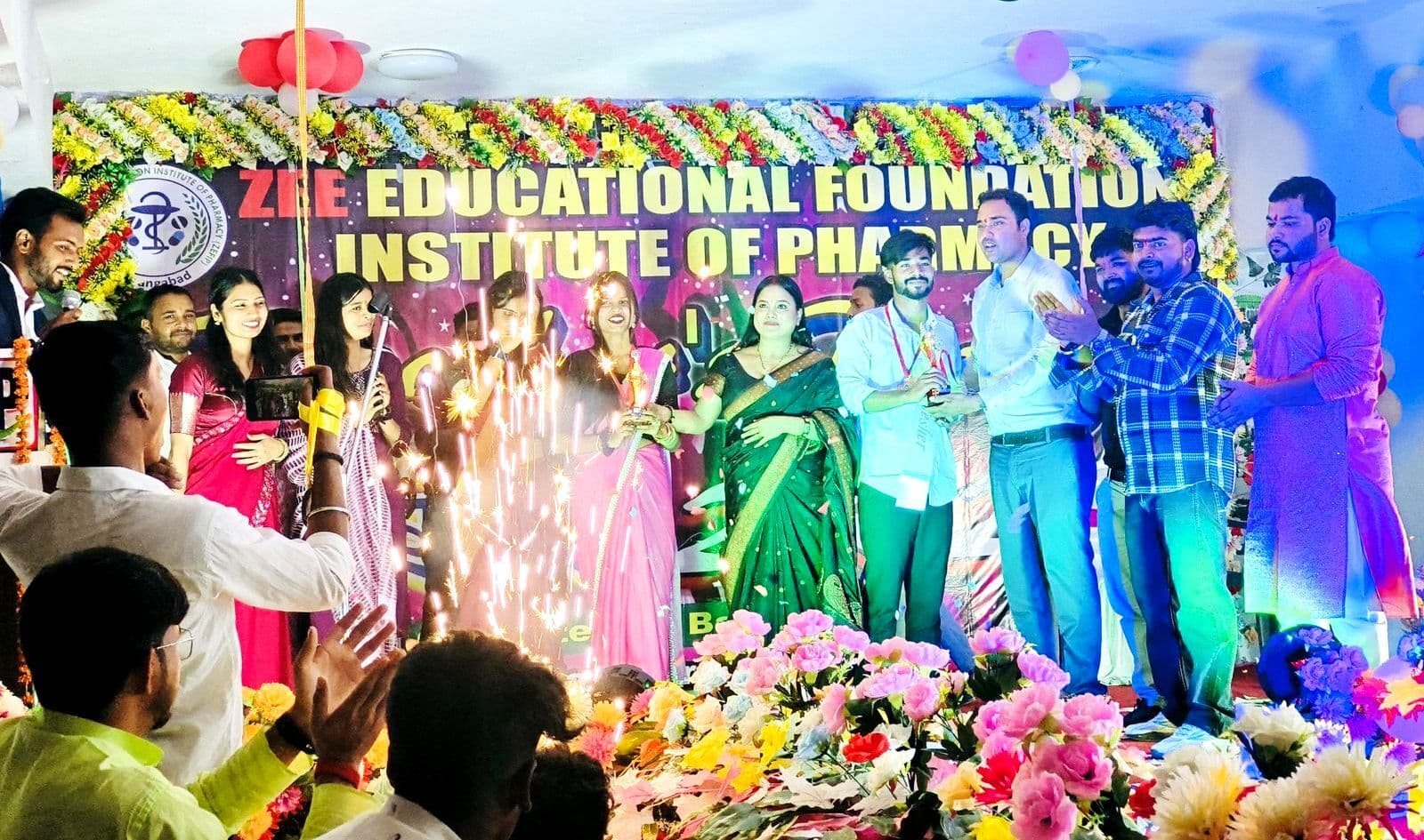 नूतन छात्रों का किया अभिनंदन