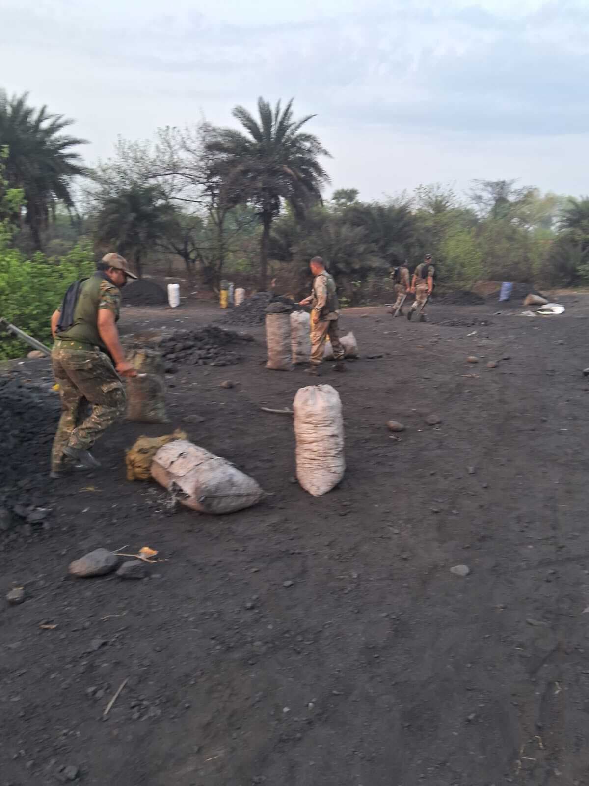 कोयला लोड 13 बाइकें व 30 साइकिलें जब्त