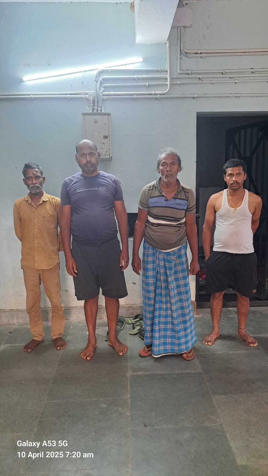 चार वारंटी व एक शराबी गिरफ्तार