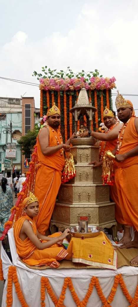 Deoghar news : महावीर जयंती : जैन मंदिर में भगवान महावीर का हुआ अभिषेक, शांतिधारा में शामिल हुए भक्त