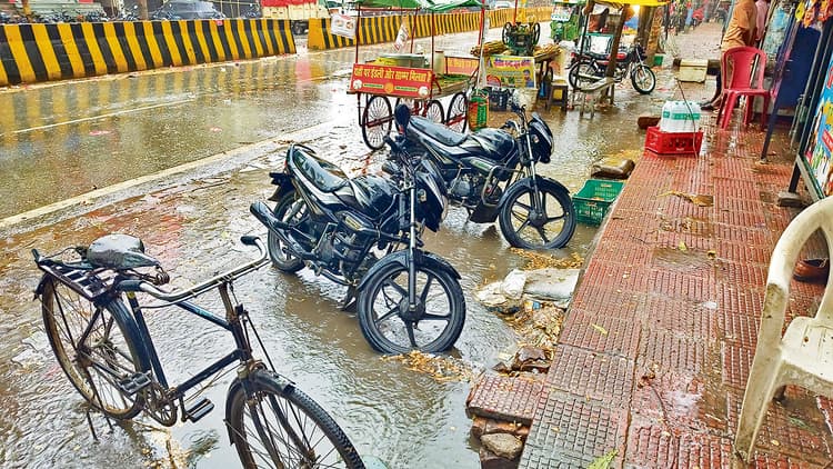 Buxar News: तेज आंधी-पानी से फसलों को पहुंची क्षति