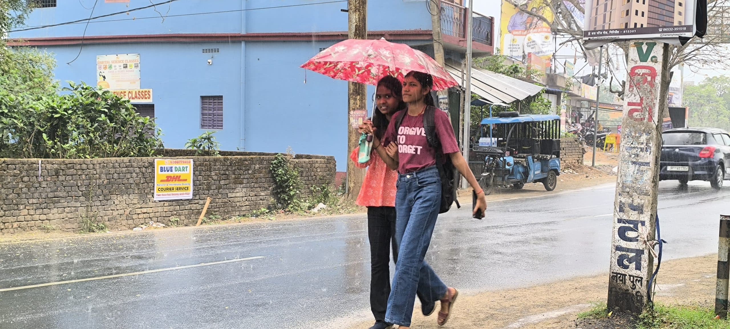 Giridih News :बिन मौसम बरसात से गिरिडीह वासियों को गर्मी से मिली राहत