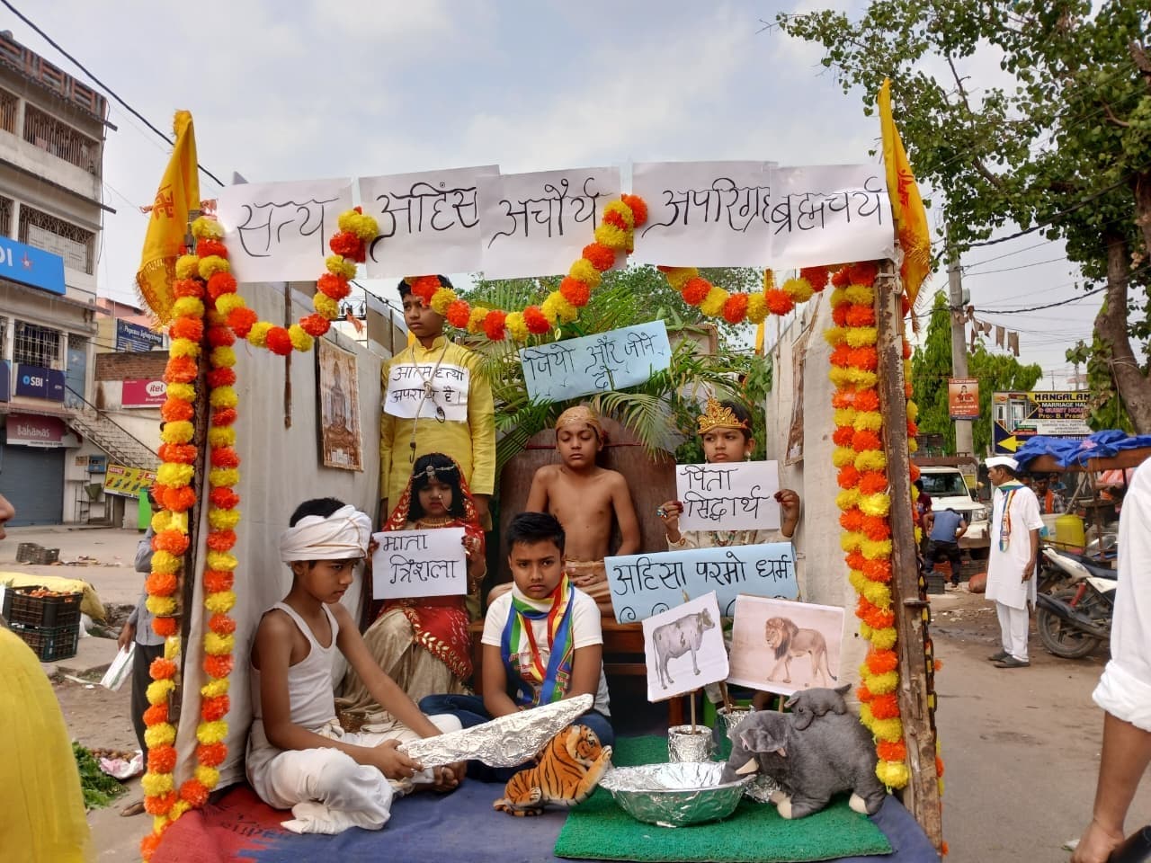 Giridih News :भगवान महावीर की जंयती पर निकली प्रभातफेरी