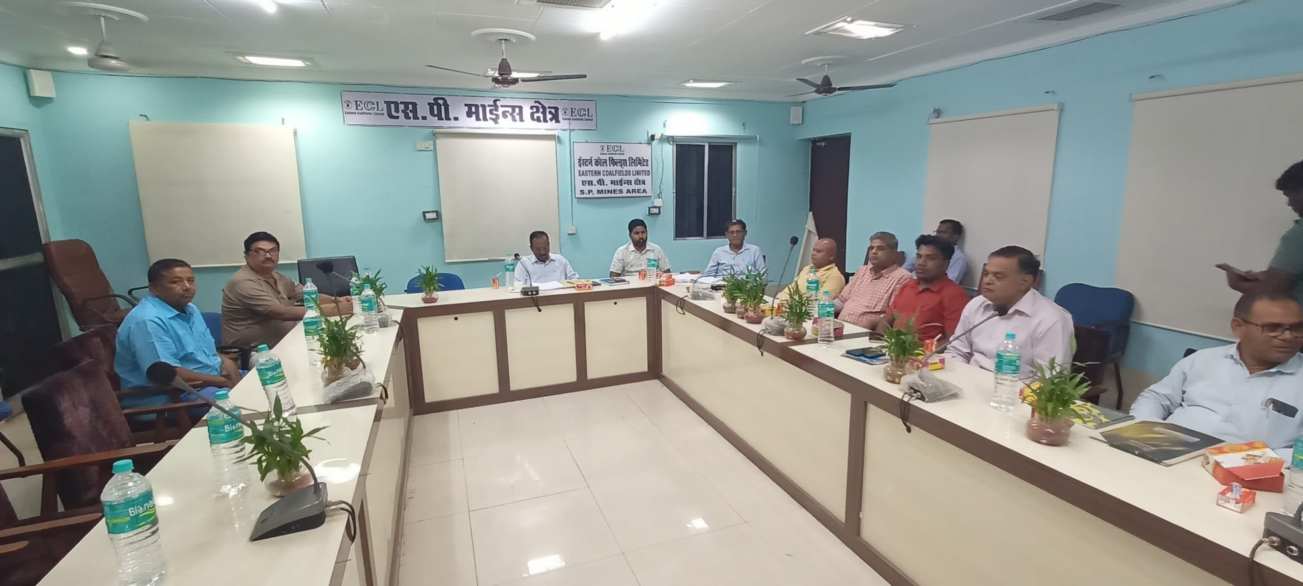 Deoghar news : जेसीसी सदस्यों ने कोलियरी प्रबंधन से नहीं की वार्ता, किया बहिष्कार