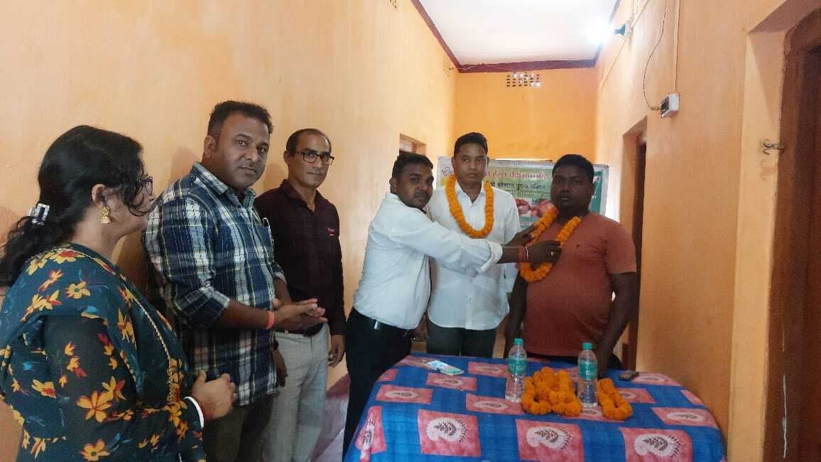 Dhanbad News: किड्स एजुकेशन सेंटर में हेल्थ चेकअप कैंप