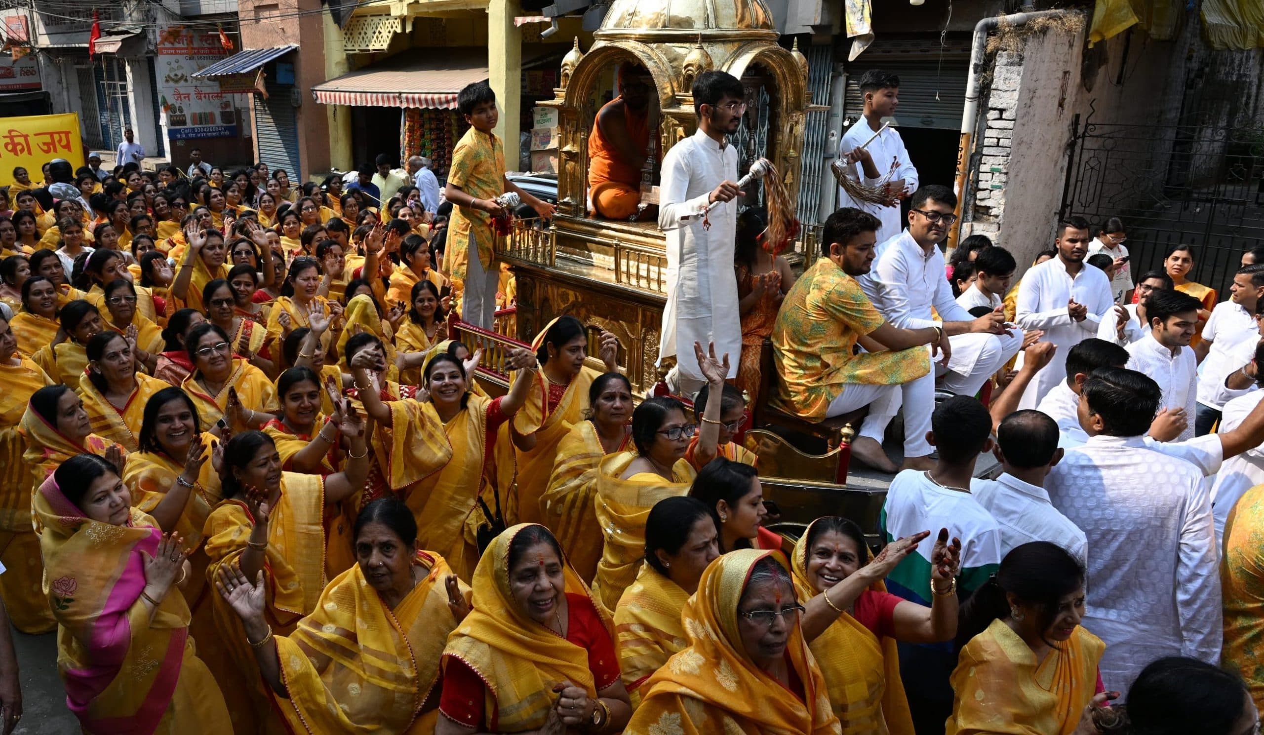 ranchi news : भगवान महावीर की जयंती पर निकाली गयी भव्य शोभायात्रा, भक्ति रस में डूबा रहा मंदिर परिसर