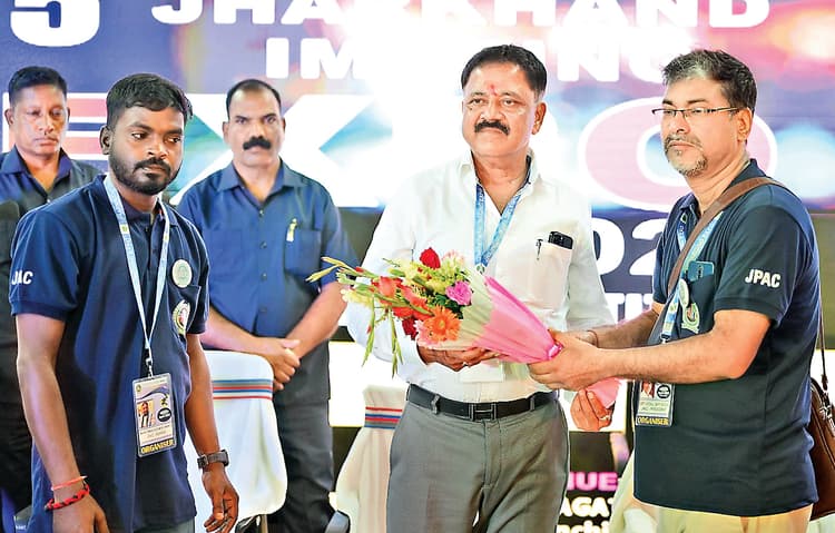 ranchi news : झारखंड के पर्यटन मंत्री सुदिव्य कुमार ने कहा कि पर्यटन क्षेत्र के विकास के लिए फोटोग्राफर को जोड़ेगी सरकार