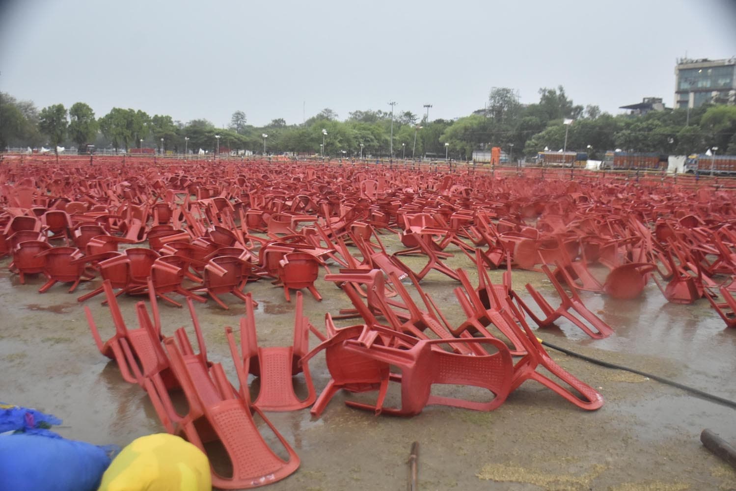 Patna : आंधी-पानी से जन सुराज पार्टी की टेंट सिटी उखड़ी