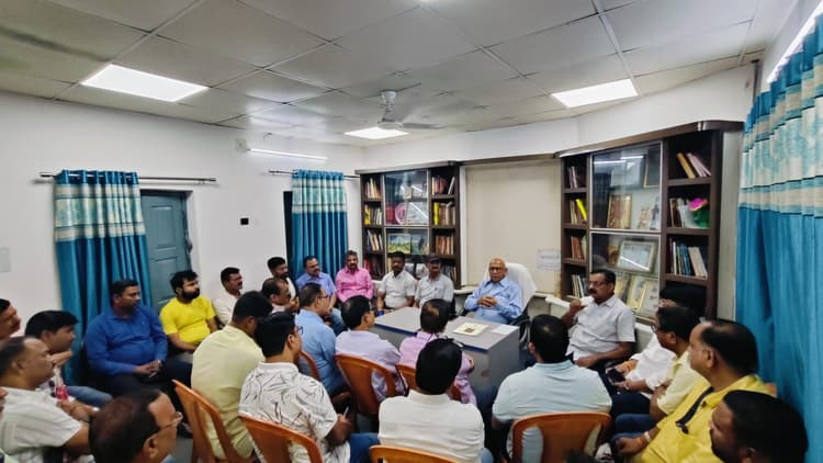 Jamshedpur news. ट्रैफिक जांच के नाम पर आतंक फैला रही है जमशेदपुर पुलिस : सरयू राय