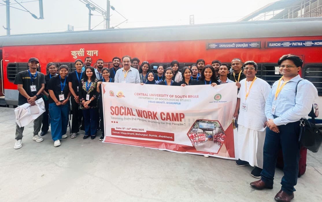 स्वदेशी समूहों के बीच सामाजिक ताने-बाने की समझ को बढ़ावा देने गुमला रवाना हुए सीयूएसबी के स्टूडेंट्स