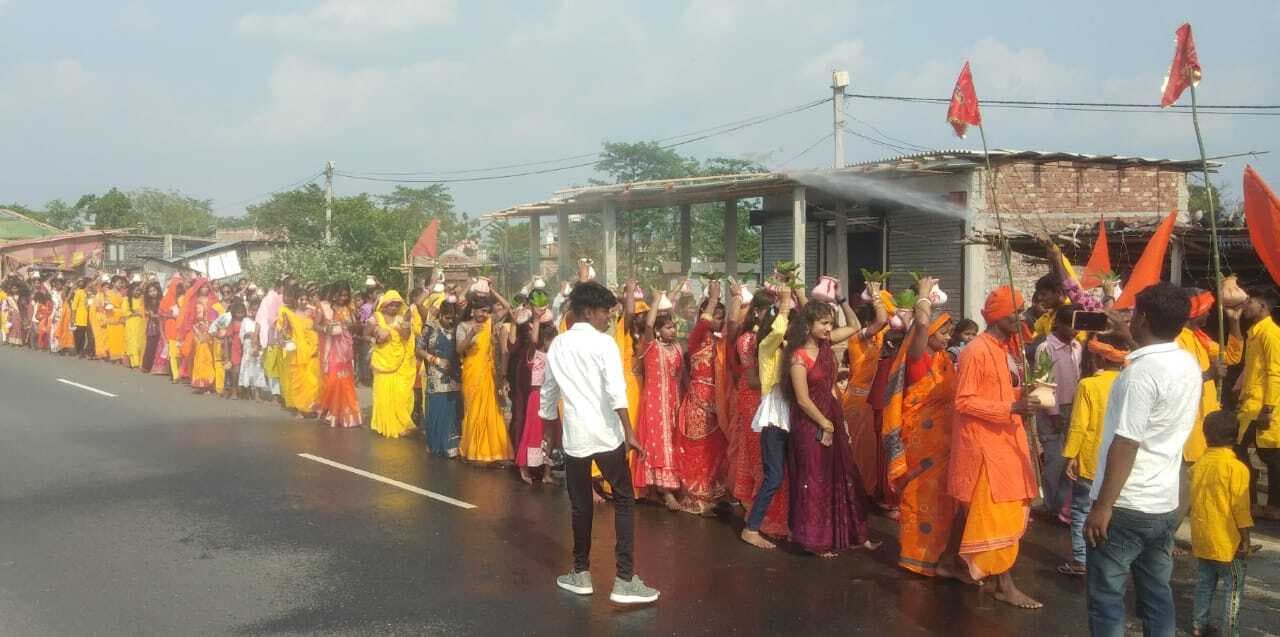 कलशयात्रा के साथ हरिनाम संकीर्तन का शुभारंभ