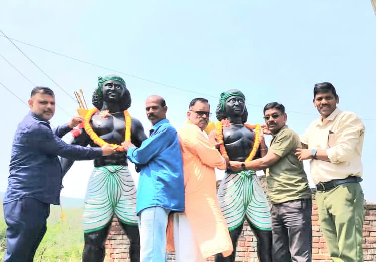 Jamshedpur news. जदयू नेताओं ने दी सिदो-कान्हू को श्रद्धांजलि