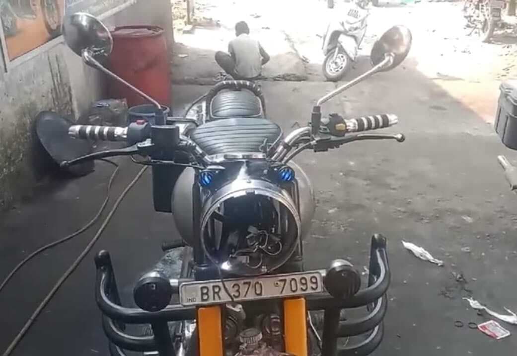 मस्जिद के सामने से बुलेट बाइक चोरी