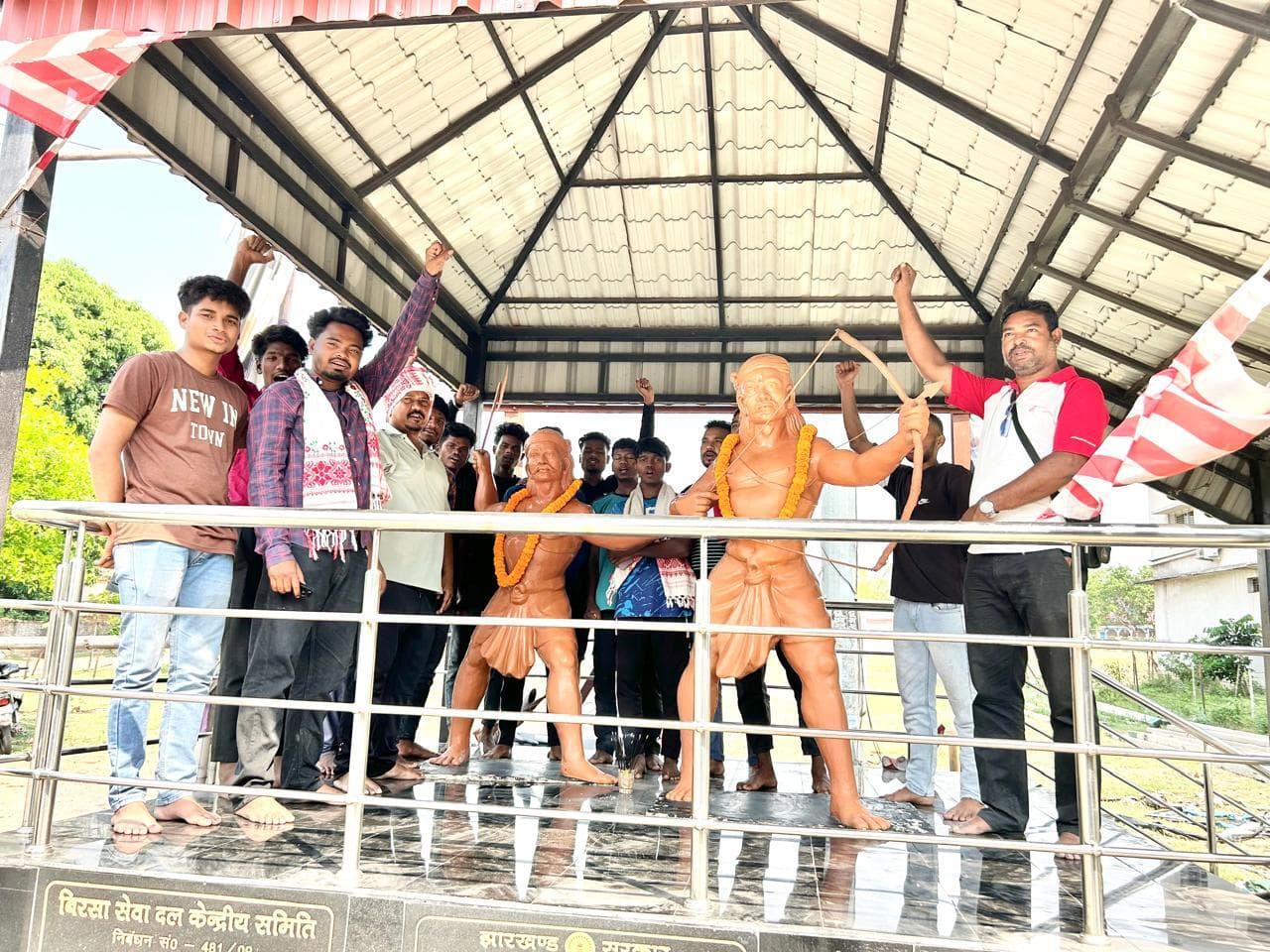 Jamshedpur news. बिरसानगर में बिरसा सेना ने सिदो-कान्हू को उनकी जयंती पर श्रद्धांजलि अर्पित की