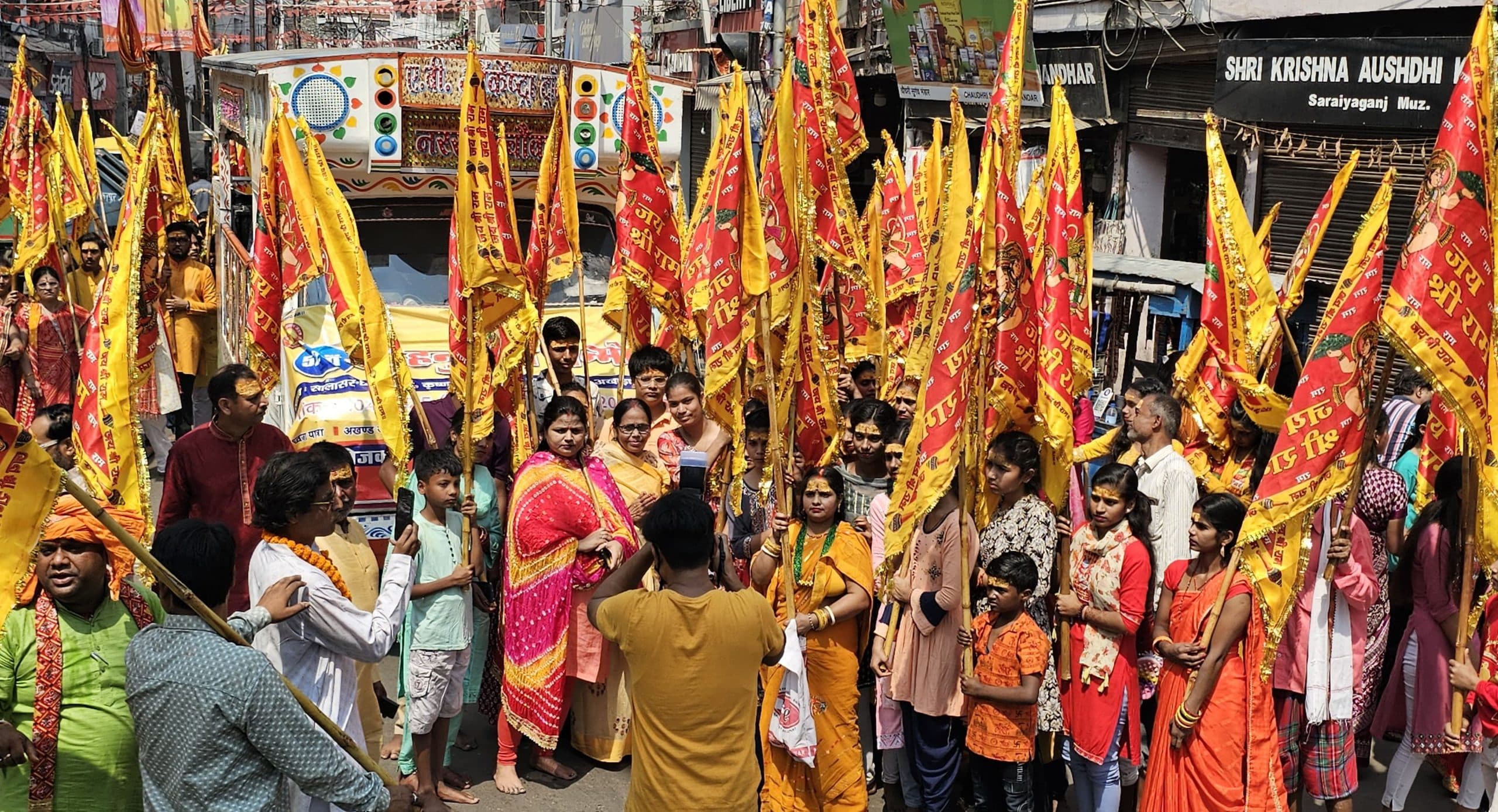 Muzaffarpur News 251 ध्वजाएं, जयकारों के बीच शोभायात्रा