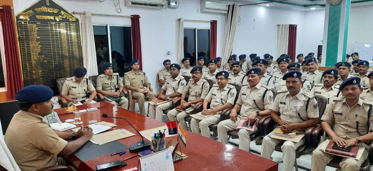 Madhubani News : जनता के साथ बेहतर संवाद स्थापित करें : एसपी