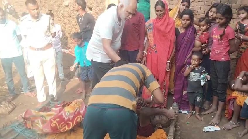 खेत में मोटर बंद करने गये किसान का शव संदेहास्पद स्थिति में बरामद, परिजनों ने पोस्टमार्टम कराने से किया इनकार