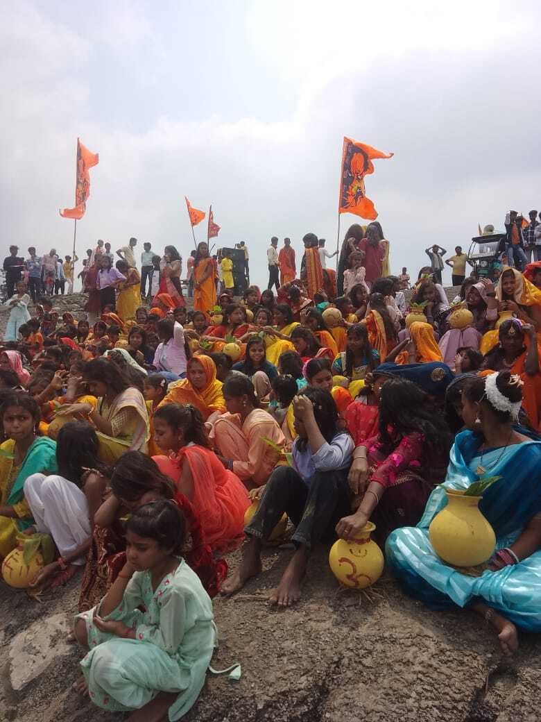 गाजे-बाजे के साथ निकली शोभायात्रा, लगाये बजरंगबली के जयकारे