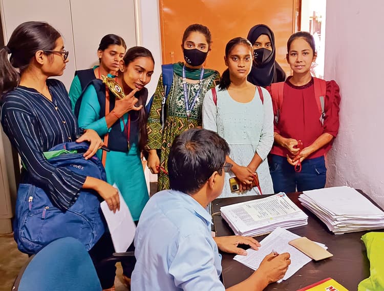 Gopalganj News : 17 से भरे जायेंगे स्नातक के दो सत्रों के फाइनल इयर के परीक्षा फॉर्म, जारी हुआ नोटिफिकेशन