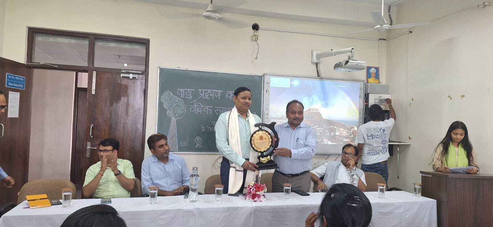 Gaya News : वसुधैव कुटुम्बकम की वैदिक भावना पर्यावरणीय चुनौतियों के लिए स्थायी समाधान