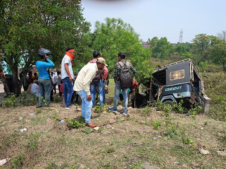 Bokaro News : ऑटो पलटा, चालक की मौत