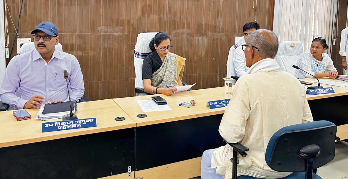 Jehanabad : जनता दरबार में आये 55 आवेदन, डीएम ने निष्पादन का दिया निर्देश