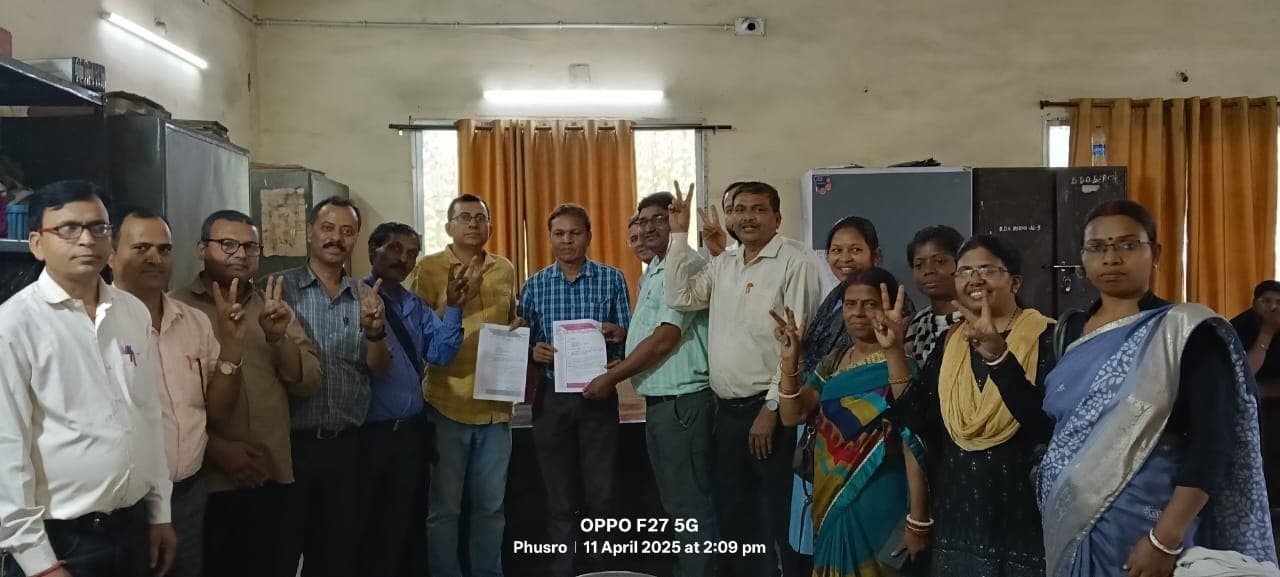 Bokaro News : शिक्षक-शिक्षिकाओं ने निकाली रैली, बीडीओ को सौंपा ज्ञापन