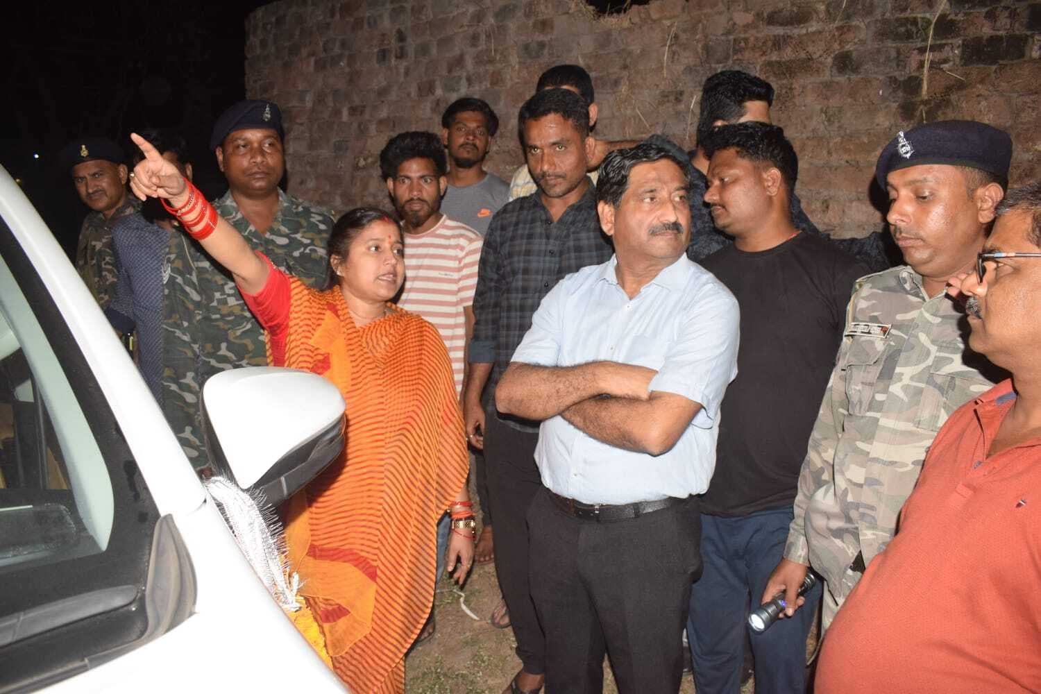 Dhanbad News: देर रात अवैध खनन स्थल पहुंचीं रागिनी, पुलिस को बुला 2000 बोरी कोयला जब्त कराया