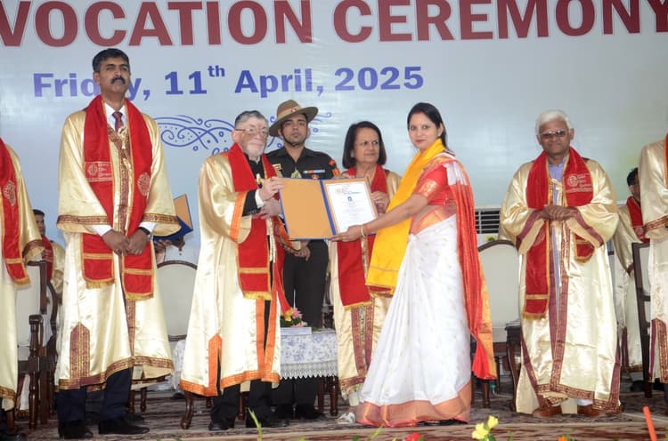 ranchi news : सरला बिरला विवि के दीक्षांत समारोह में झारखंड के राज्यपाल ने कहा : सिर्फ नौकरी के आकांक्षी न बनें, रोजगार सृजन में भी भागीदार बनें