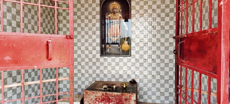 Gopalganj News : शाहपुर में हनुमान मंदिर से मूर्ति की चोरी, लोगों में आक्रोश