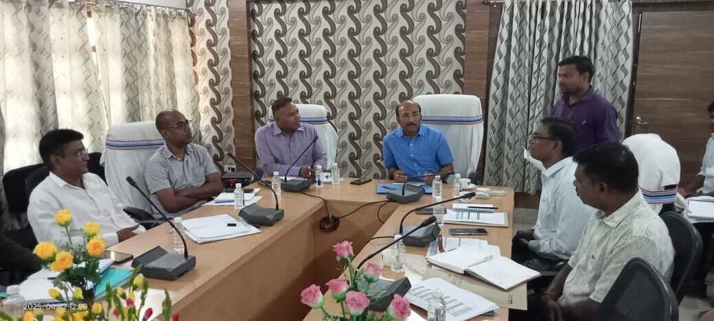 महाप्रबंधक ने बिजली के कार्यों में तेजी लाने का दिया निर्देश