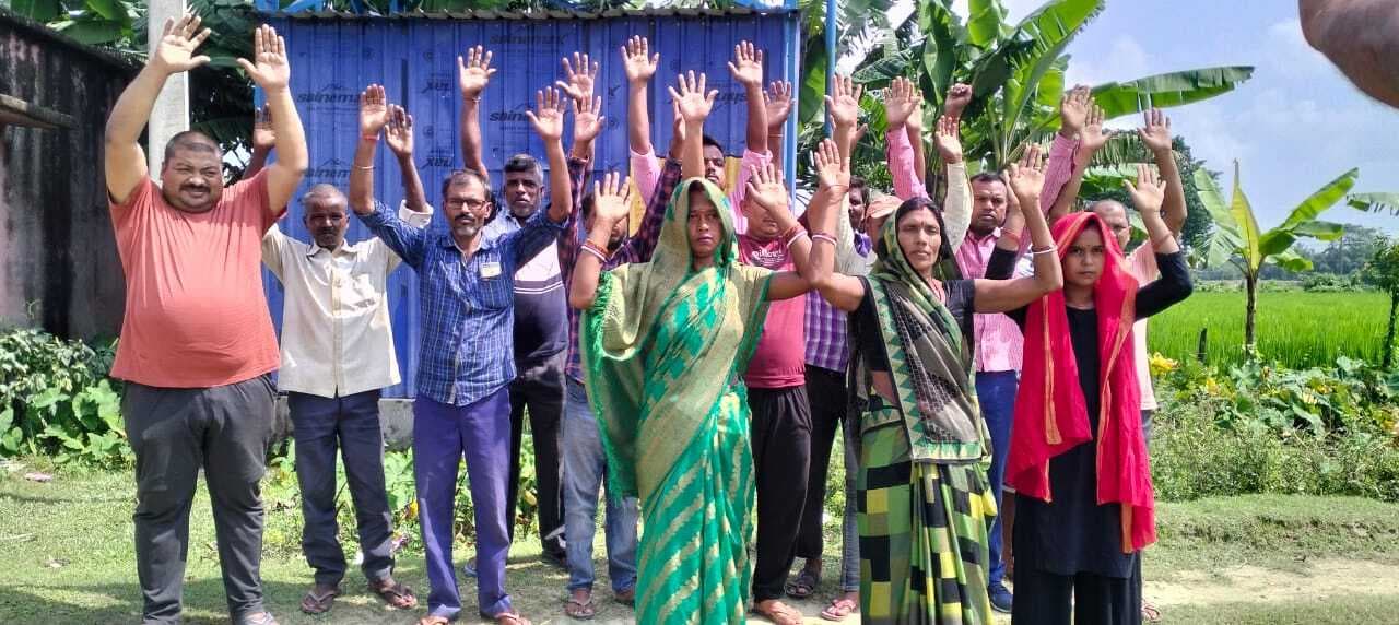 मानदेय नहीं मिलने पर पंप संचालकों ने किया प्रदर्शन