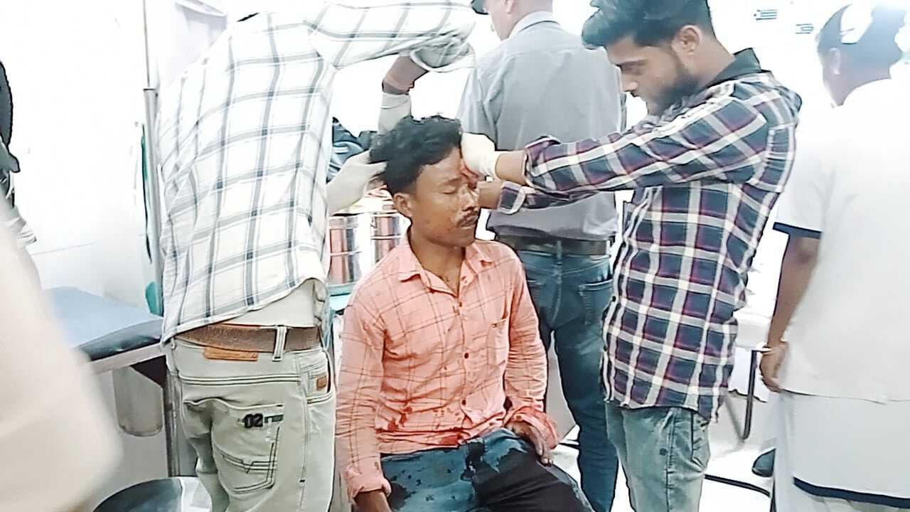 टेपू-बाइक की टक्कर में शादी के लिए पलंग देख लौट रहे युवक की मौत, दूसरा जख्मी