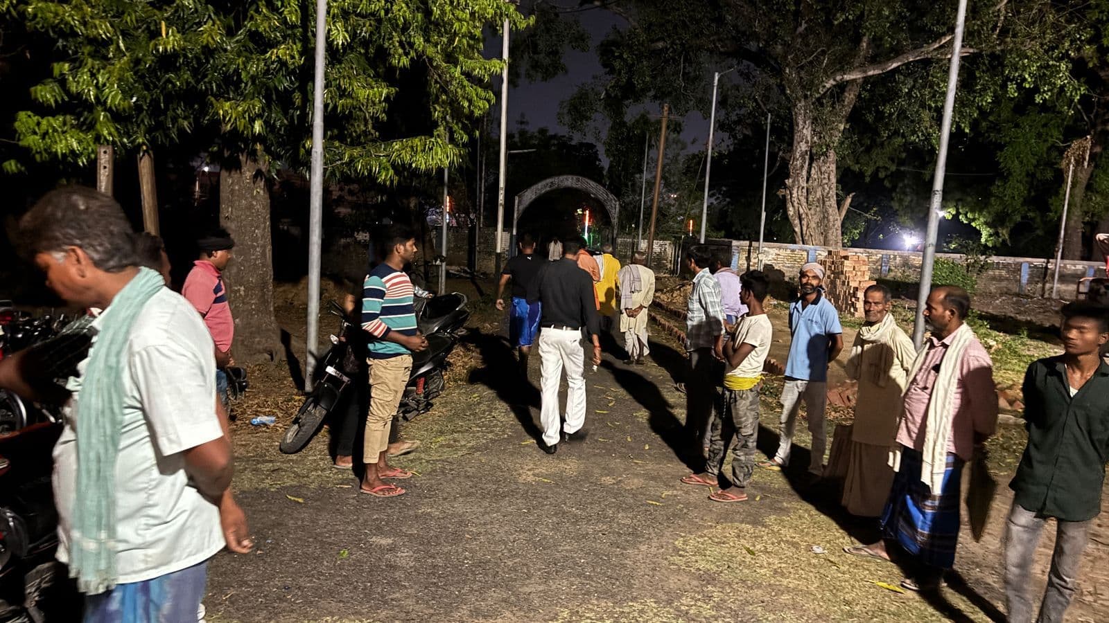 बलुआ दियारा में 50 बीघा जमीन में लगी गेहूं की फसल की लूट