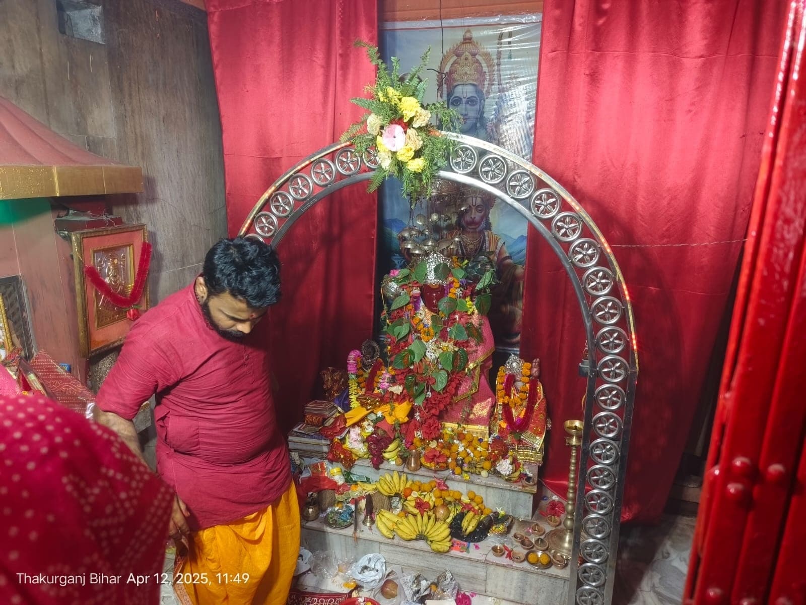 हनुमान जयंती पर मंदिरों में श्रद्धालुओं ने भक्ति भाव से की पूजा