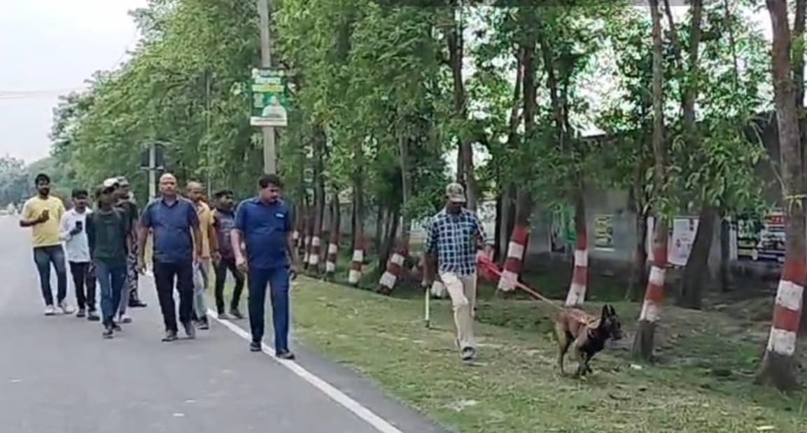 चोरी की स्वान दस्ता टीम ने की जांच