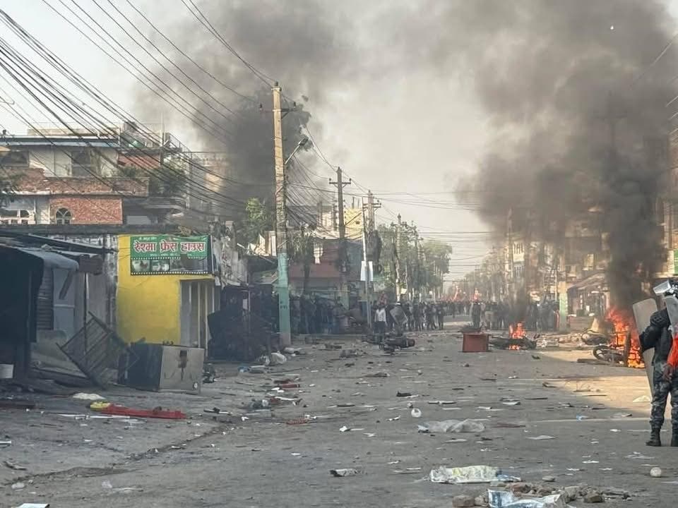 Motihari : शोभायात्रा के दौरान वीरगंज में हंगामा, तोड़फोड़ व आगजनी