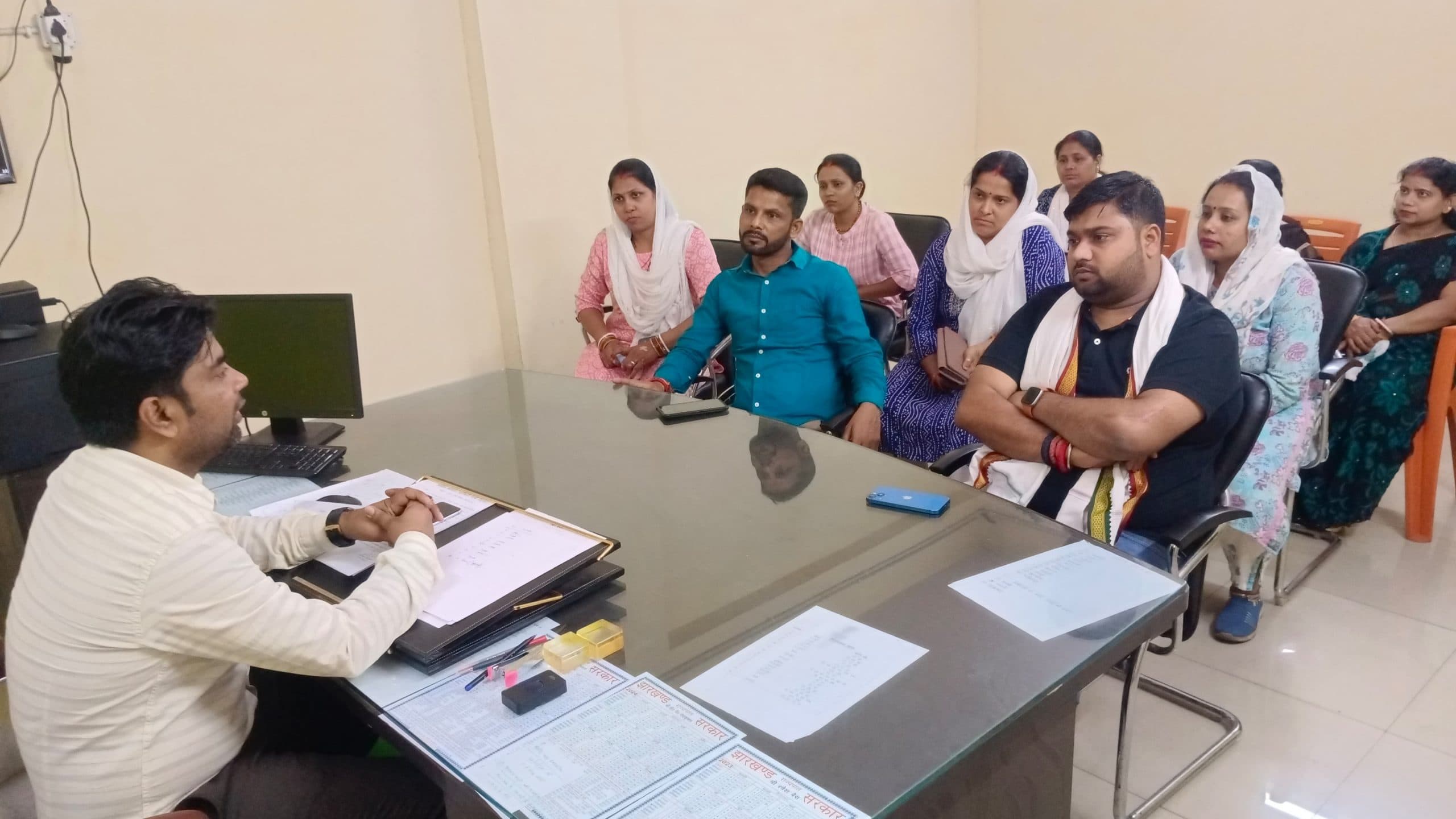 Bokaro News : निजी स्कूलों में री-एडमिशन फीस पर रोक की मांग