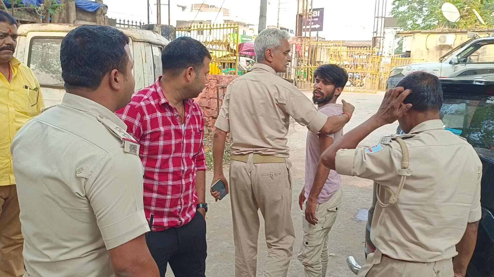 Ranchi News : वाहन चेकिंग में पकड़ा गया दुष्कर्म केस का आरोपी