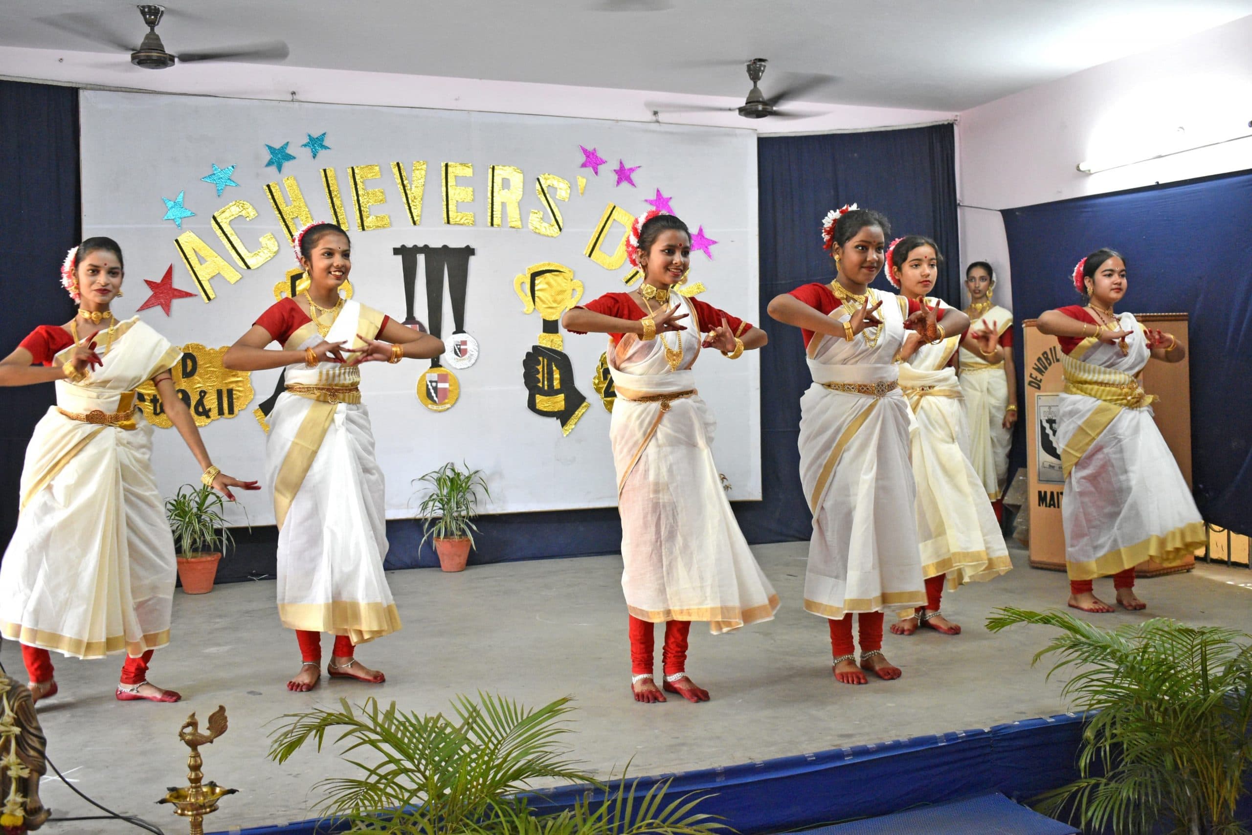 Dhanbad News: डी-नोबिली मैथन में मनाया गया एचिवर्स डे