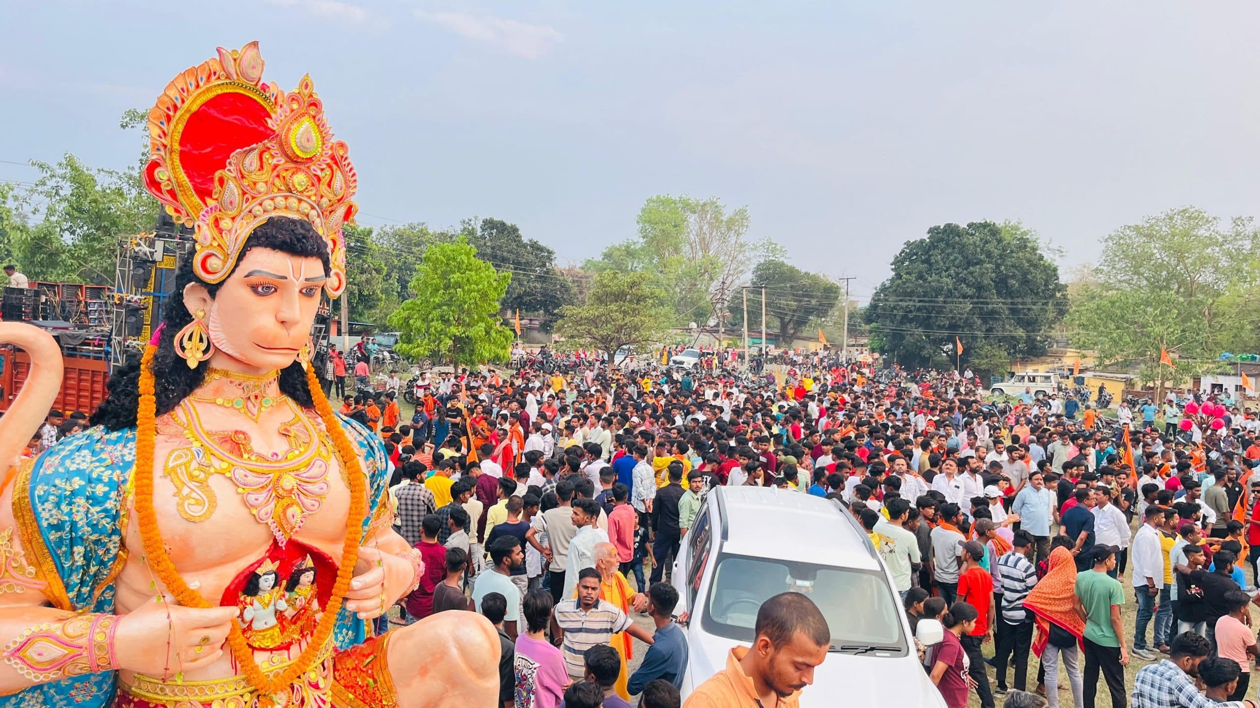 Dhanbad News: सिंदरी में हनुमान जन्मोत्सव पर निकली शोभा यात्रा