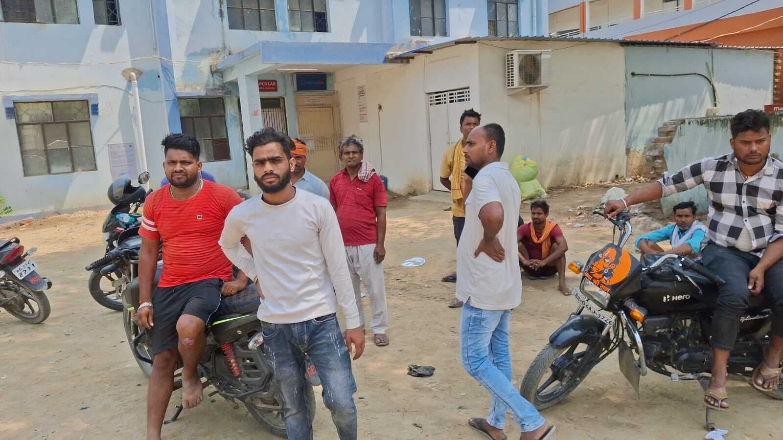 घर के कमरे में फांसी लगाकर युवक ने की आत्महत्या