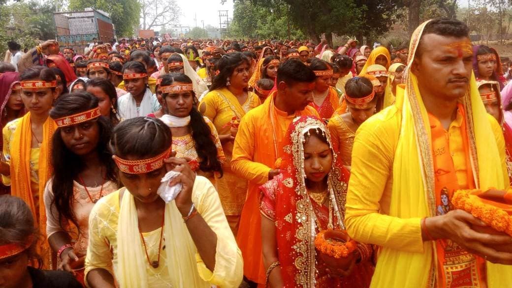 विष्णु महायज्ञ के पूर्व श्रद्धालुओं ने निकाली कलशयात्रा