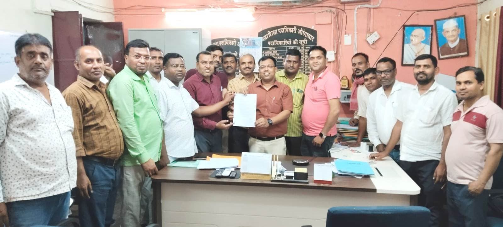 स्थापना डीपीओ से मिला शिक्षकों का शिष्टमंडल