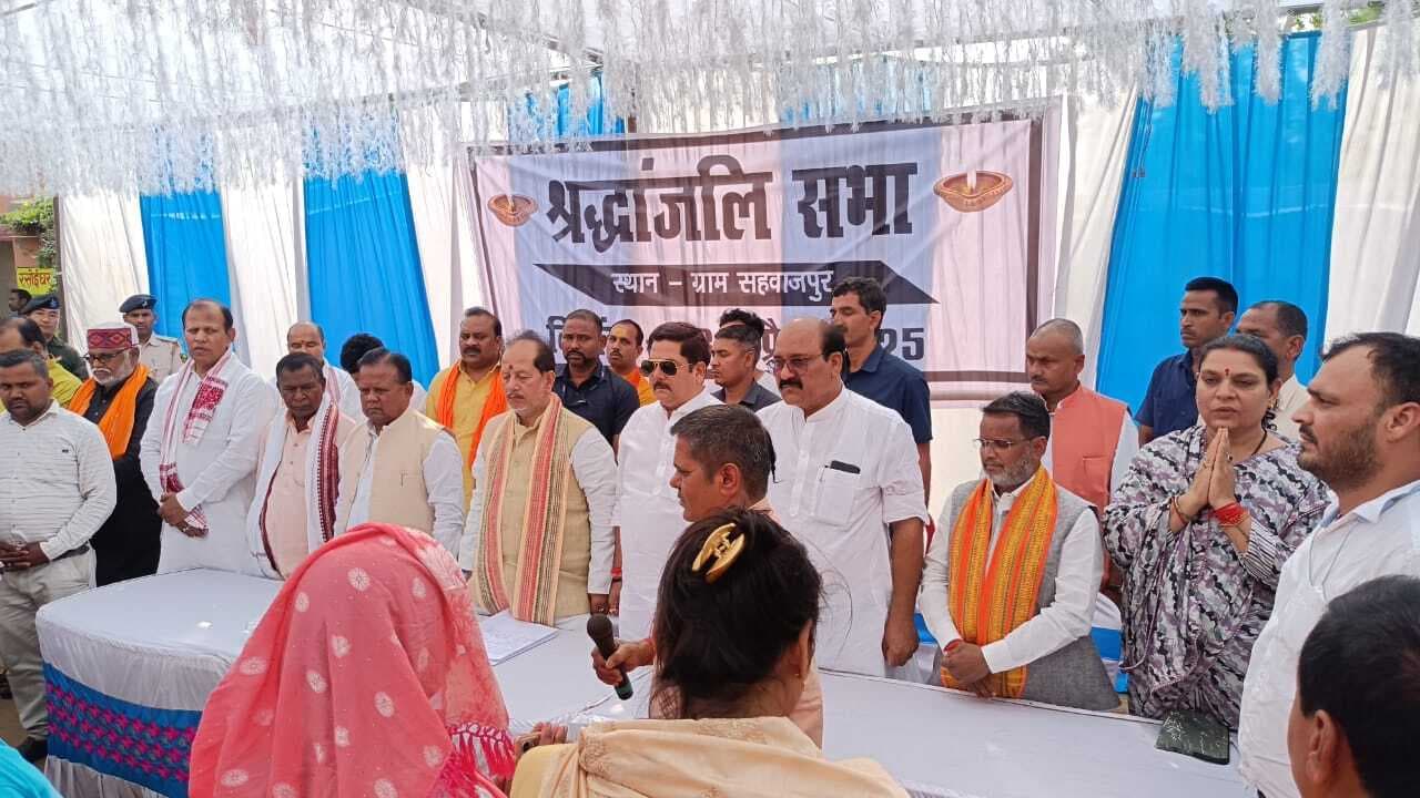 डिप्टी सीएम पहुंचे शाहबाजपुर, सुमित आनंद के नाम पर लाइब्रेरी बनाने की घोषणा