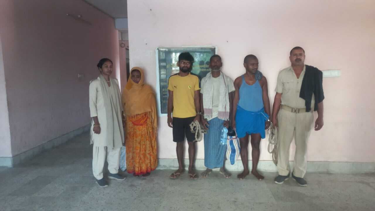एक महिला सहित चार शराब तस्कर गिरफ्तार