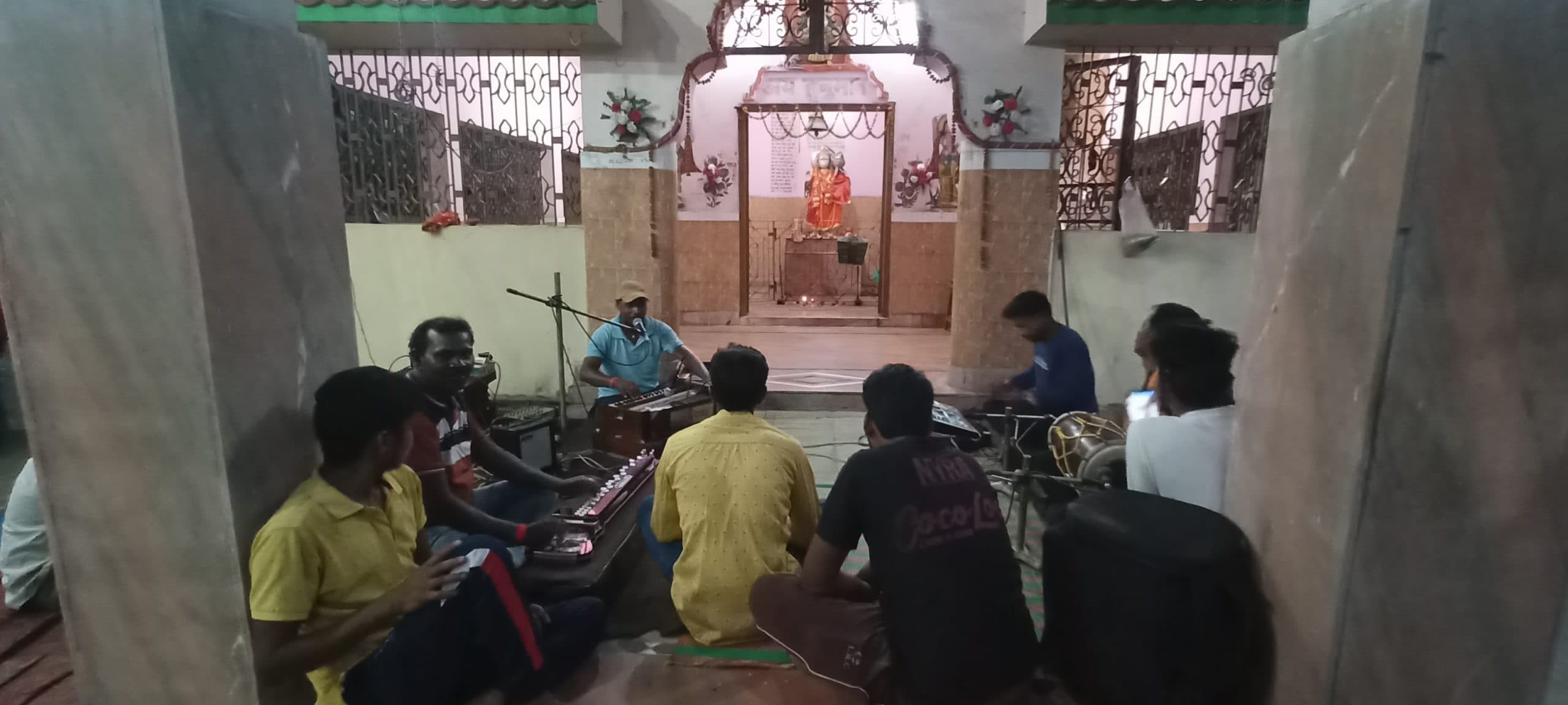 आरती कीजे हनुमान लला की...भजन पर झूमे भक्त