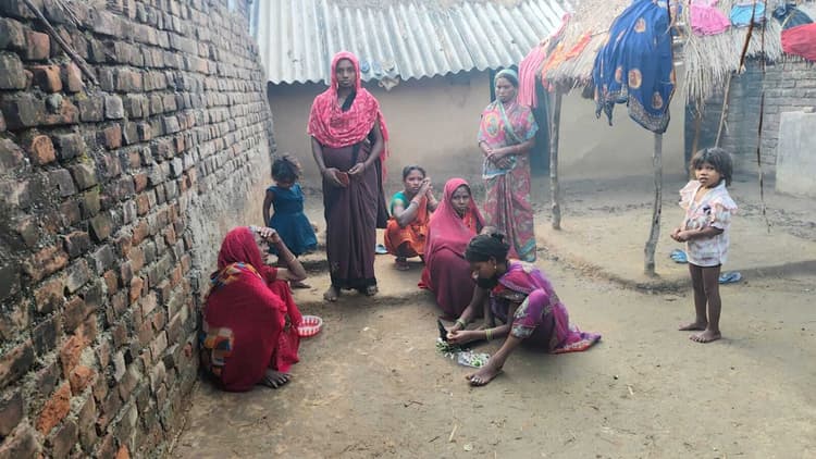 घर के बाहर सो रहे मजदूर की वज्रपात की चपेट में आने से मौत