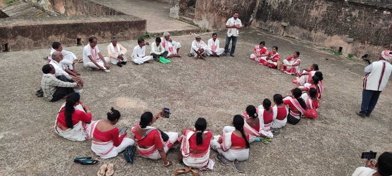 रोहतासगढ़ किले पर उरांव जाति ने मनाया सरहुल पर्व