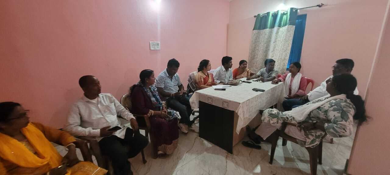 Jamshedpur news. मुखिया संघ ने पंचायत क्षेत्रों को नगर परिषद में शामिल करने का किया विरोध